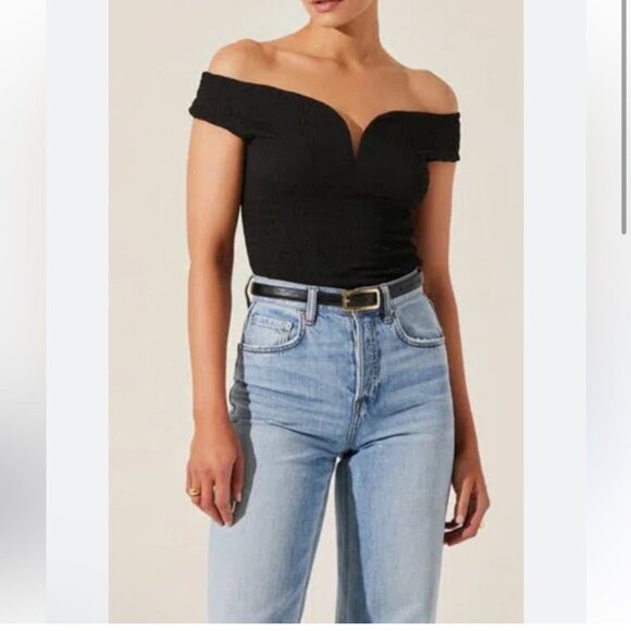 ASTR Sweetheart Neck Off-Shoulder Crop Top in Black - Picture 1 of 7
